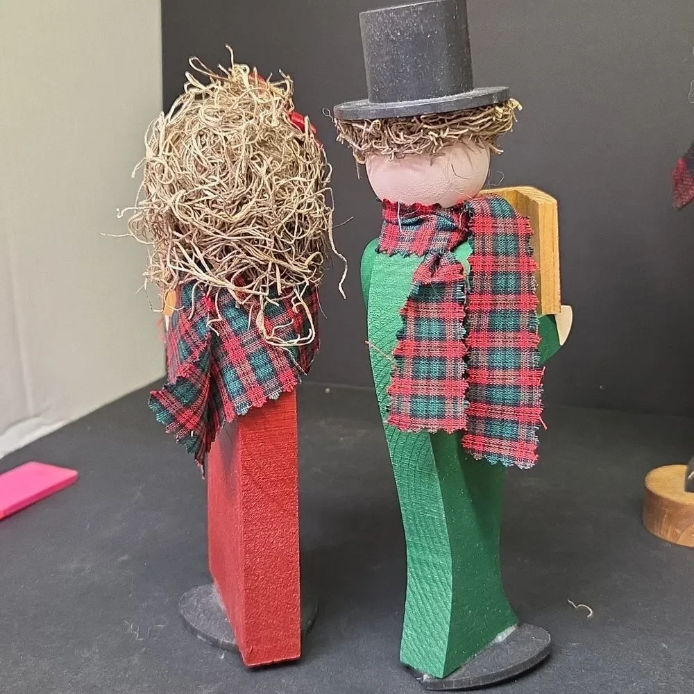 VINTAGE Wooden Dickens style‎ Christmas Carolers with Lamp post - Handmade